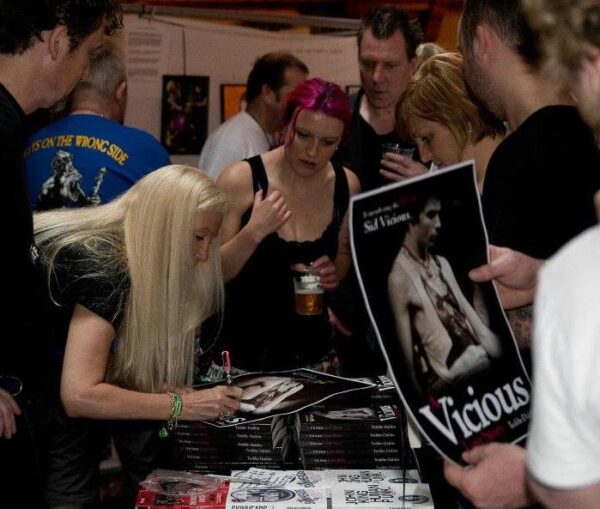 A Vicious Love Story - Image 2